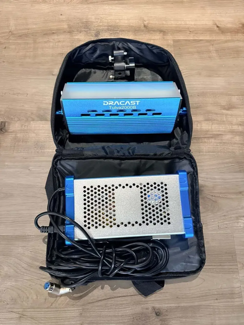 Dracast Tulva 2000B LED Flood Video Light. Aircraft aluminum construction.